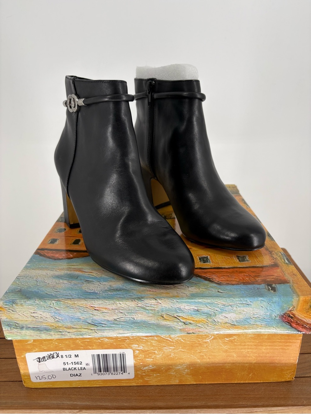 New Bella vita women’s Black Leather Ankle Boots with Decorative Buckle size 8.5